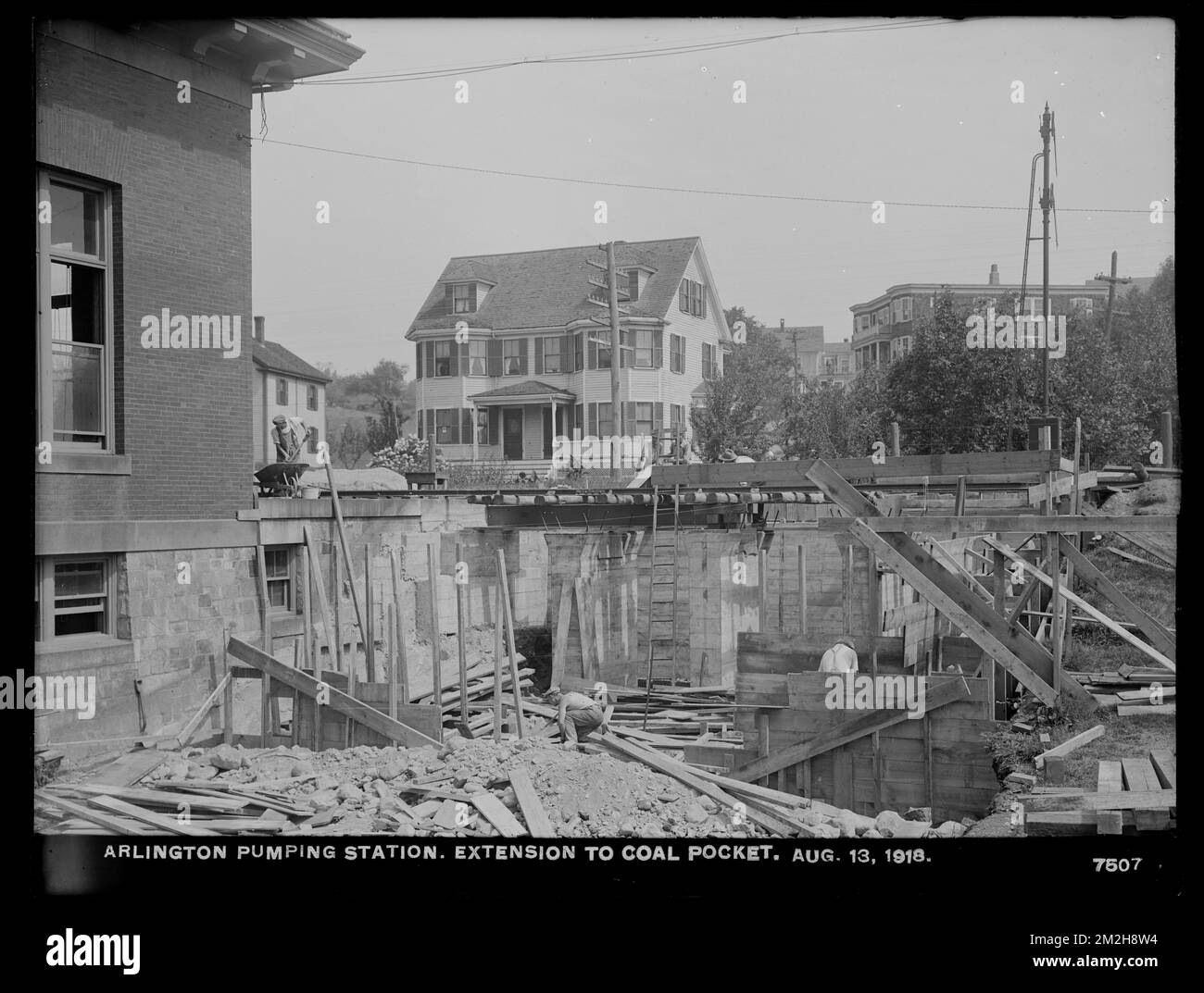 Service de distribution, station de pompage d'Arlington, extension de la poche de charbon, Arlington, Mass., 13 août 1918 , travaux d'eau, stations de pompage, chantiers de construction Banque D'Images