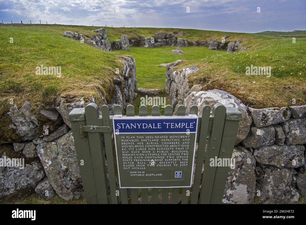 Porte d'entrée et panneau d'information du temple de Stanydale, site néolithique sur le continent, îles Shetland, Écosse, Royaume-Uni | Temple de Stanydale, site archéologique à Shetland, Ecosse 19/06/2018 Banque D'Images