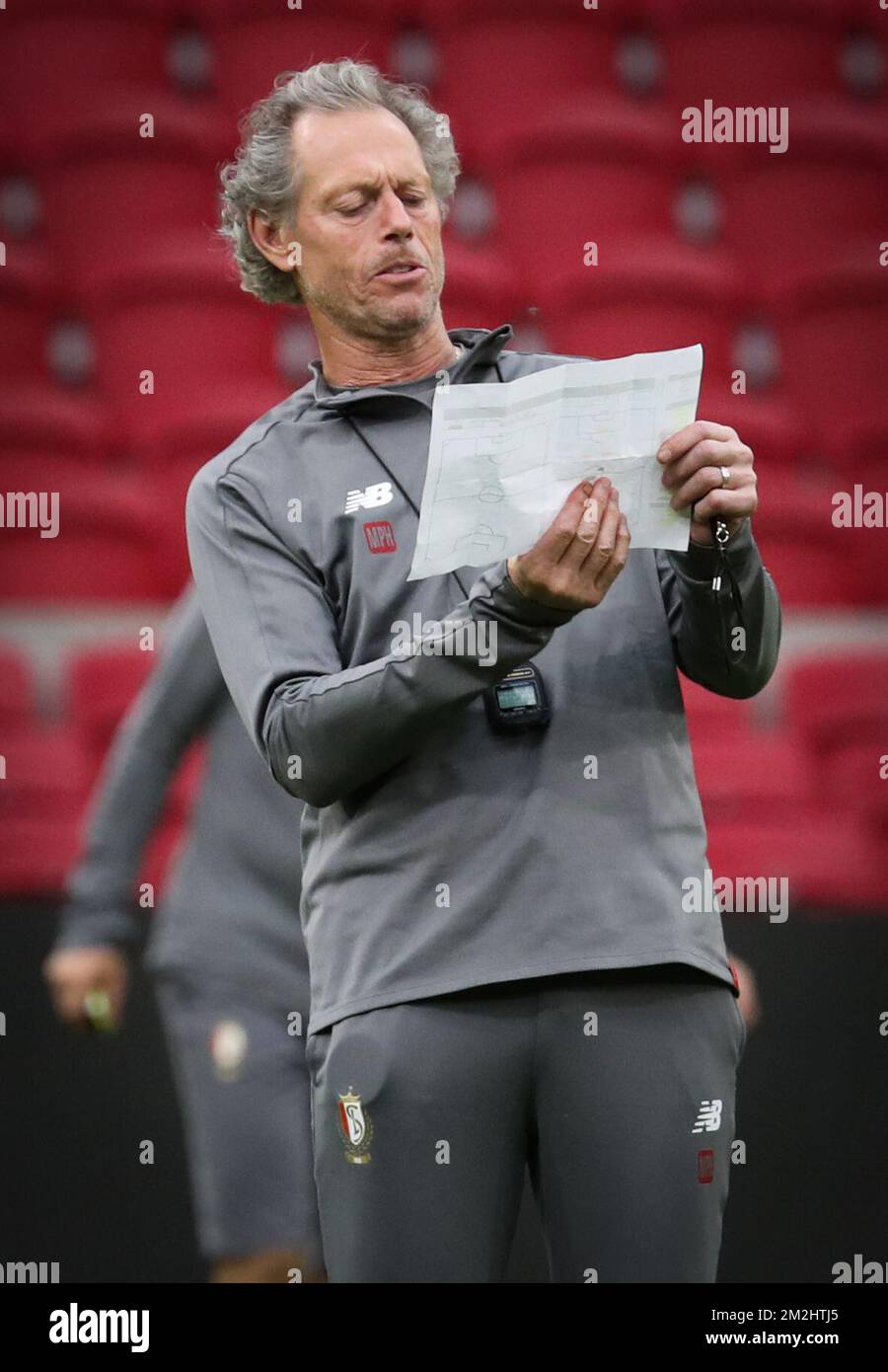 Michel Preud'homme, entraîneur en chef de Standard, photographié lors d'une séance de formation de l'équipe belge de football Standard de Liège, lundi 13 août 2018 à Amsterdam, pays-Bas. L'équipe se prépare pour le retour de la troisième manche de qualification de la Ligue des champions de l'UEFA contre le club hollandais AFC Ajax. BELGA PHOTO VIRGINIE LEFOUR Banque D'Images