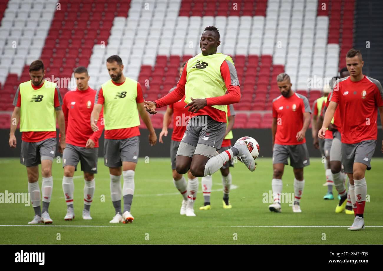 Moussa Djenepo de Standard photographié en action lors d'une session de formation de l'équipe belge de football Standard de Liège, lundi 13 août 2018 à Amsterdam, pays-Bas. L'équipe se prépare pour le retour de la troisième manche de qualification de la Ligue des champions de l'UEFA contre le club hollandais AFC Ajax. BELGA PHOTO VIRGINIE LEFOUR Banque D'Images