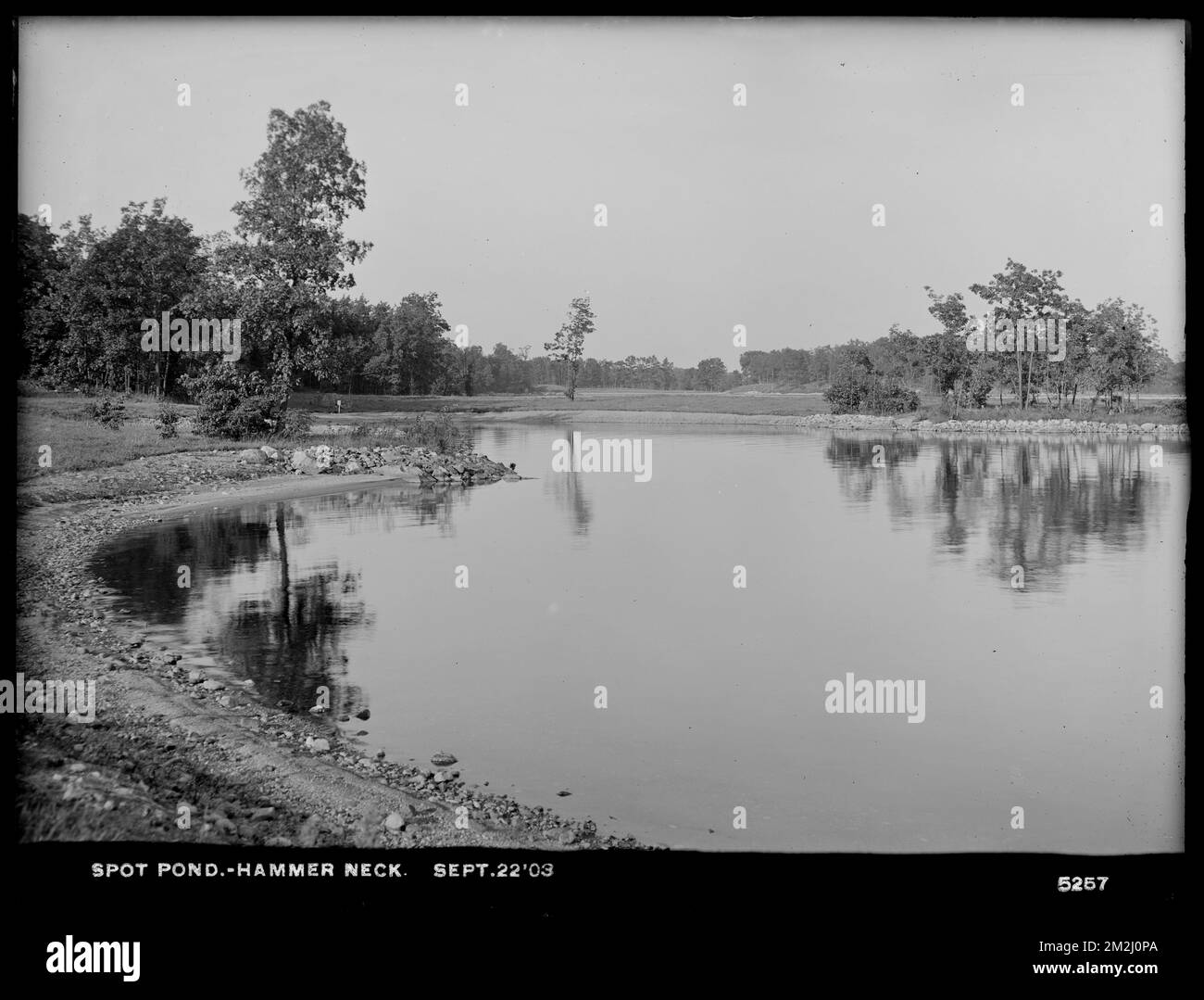 Service de distribution, réservoir de bassin à faible service, Hammer Neck, Stoneham, Mass., 22 septembre, 1903 , ouvrages d'eau, réservoirs, structures de distribution d'eau Banque D'Images