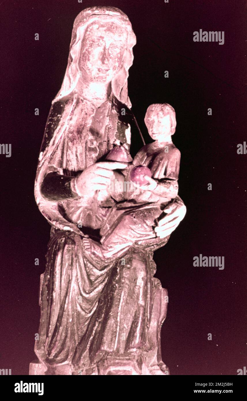 Statue de la Vierge Marie et enfant dans l'église du pèlerinage, Mariazell, Autriche 1960s Banque D'Images
