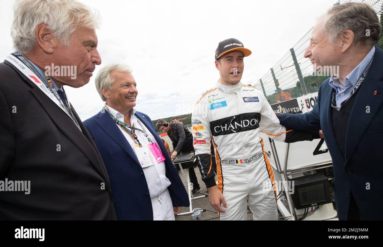 Non identifié, vice-Premier ministre et ministre des Affaires étrangères Didier Reynders, pilote belge de McLaren Stoffel Vandoorne et président de la Fédération internationale de l'automobile (FIA) Jean Todt, en photo devant la course du Grand Prix de Belgique de Formule 1 de Spa-Francorchamps, à Spa-Francorchamps, dimanche 26 août 2018. BELGA PHOTO BENOIT DOPPAGNE Banque D'Images
