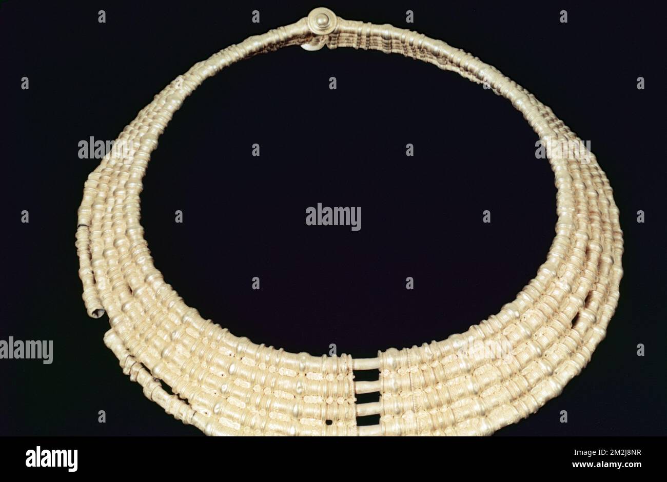 Colliers d'or du 6th siècle, Musée d'histoire, Stockholm, Suède 1960s Banque D'Images