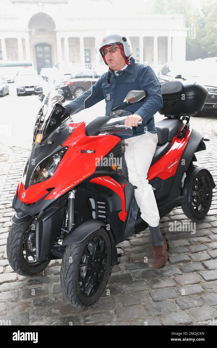 Le Prince Laurent de Belgique arrive sur son propre scooter pour la  présentation d'un nouveau moto quatre roues, appelé Qooder, à Bruxelles, le  mercredi 05 septembre 2018. BELGA PHOTO BENOIT DOPPAGNE Photo