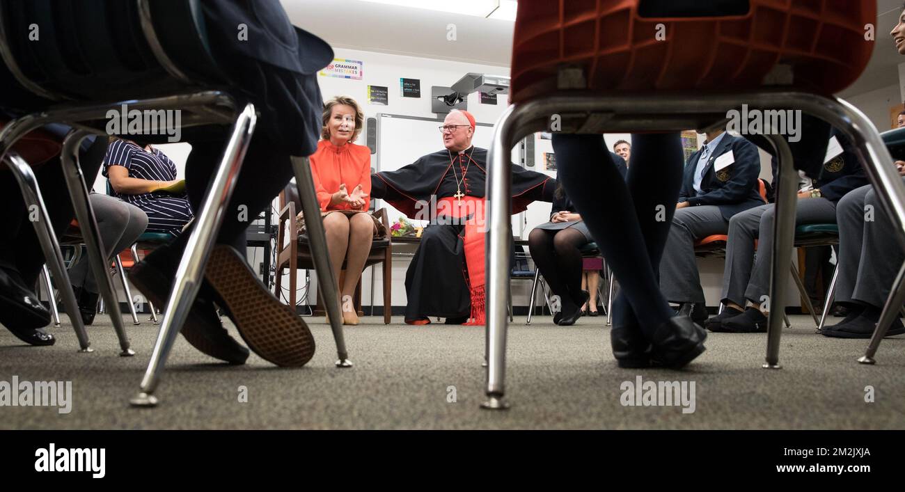 La reine Mathilde de Belgique et le cardinal Timothy Dolan visitent le lycée de la cathédrale toutes filles lors de la session de 73th de l'Assemblée générale des Nations Unies (AGNU 73), à New York (États-Unis d'Amérique), le mardi 25 septembre 2018. BELGA PHOTO BENOIT DOPPAGNE Banque D'Images