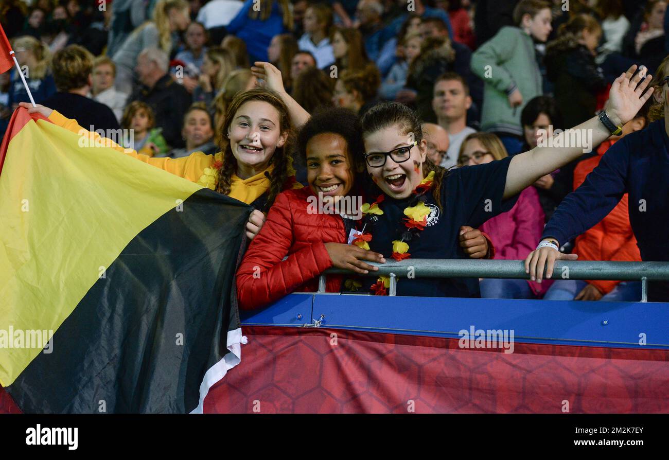 Les fans belges photographiés lors d'un match de football entre l'équipe nationale belge les flammes rouges et la Suisse, le vendredi 05 octobre 2018, à Louvain, la première partie des jeux de qualification pour les matchs de la coupe du monde 2019 pour femmes. BELGA PHOTO DAVID CATRY Banque D'Images