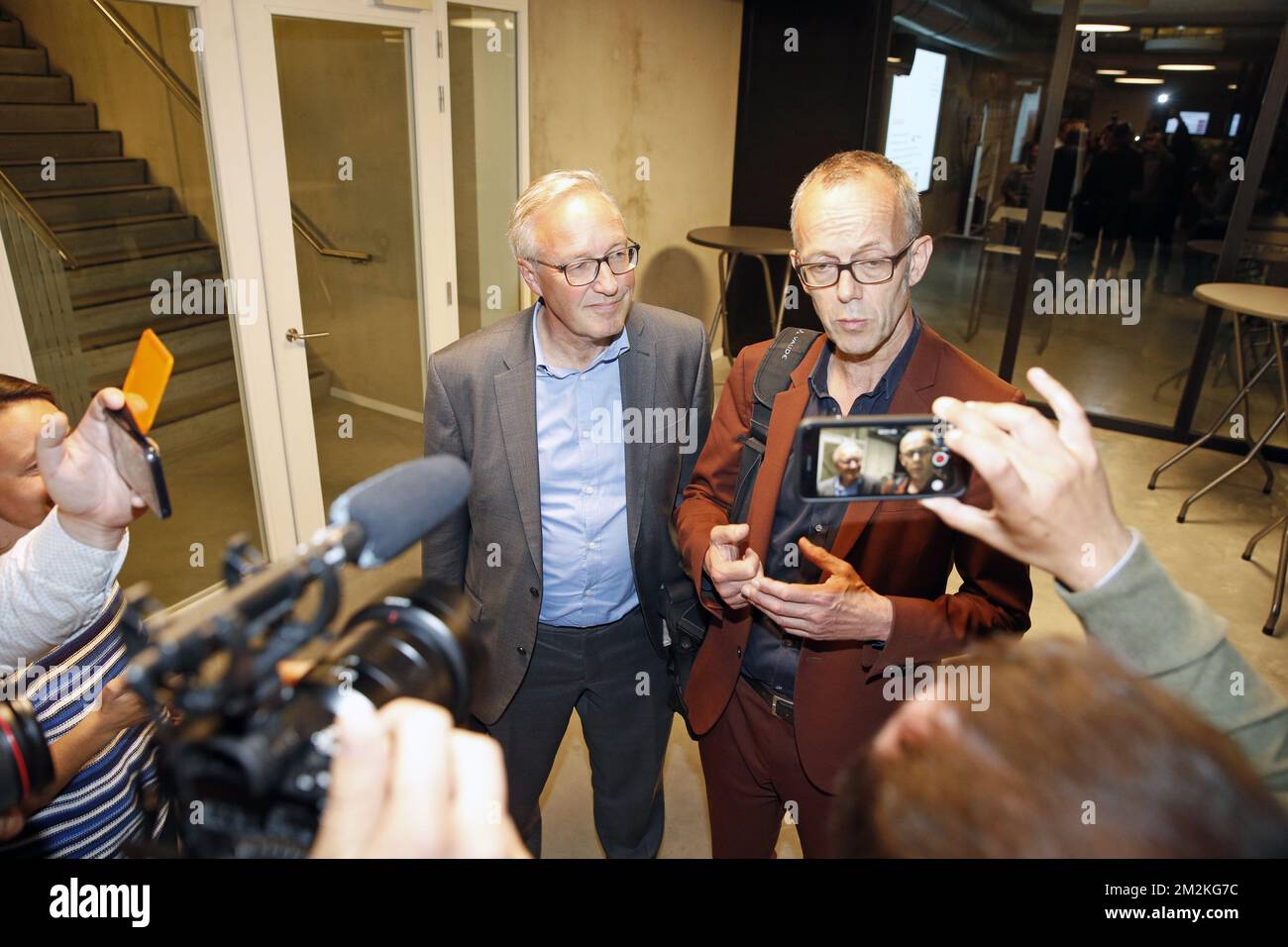 Gent Alderman Rudy Coddens et Gent Alderman Filip Watteeuw photographiés lors des négociations pour une nouvelle coalition à Gent, après les élections locales et provinciales de dimanche en Belgique, mardi 16 octobre 2018 à Gent. BELGA PHOTO NICOLAS MATERLINCK Banque D'Images