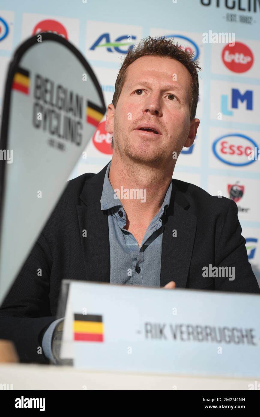 Rik Verbrugghe photographié lors d'une conférence de presse pour présenter le nouvel entraîneur fédéral belge de cyclisme pour l'élite et U23 hommes, au siège de l'Association Royale de Cyclisme à Bruxelles, le jeudi 08 novembre 2018. BELGA PHOTO DAVID STOCKMAN Banque D'Images