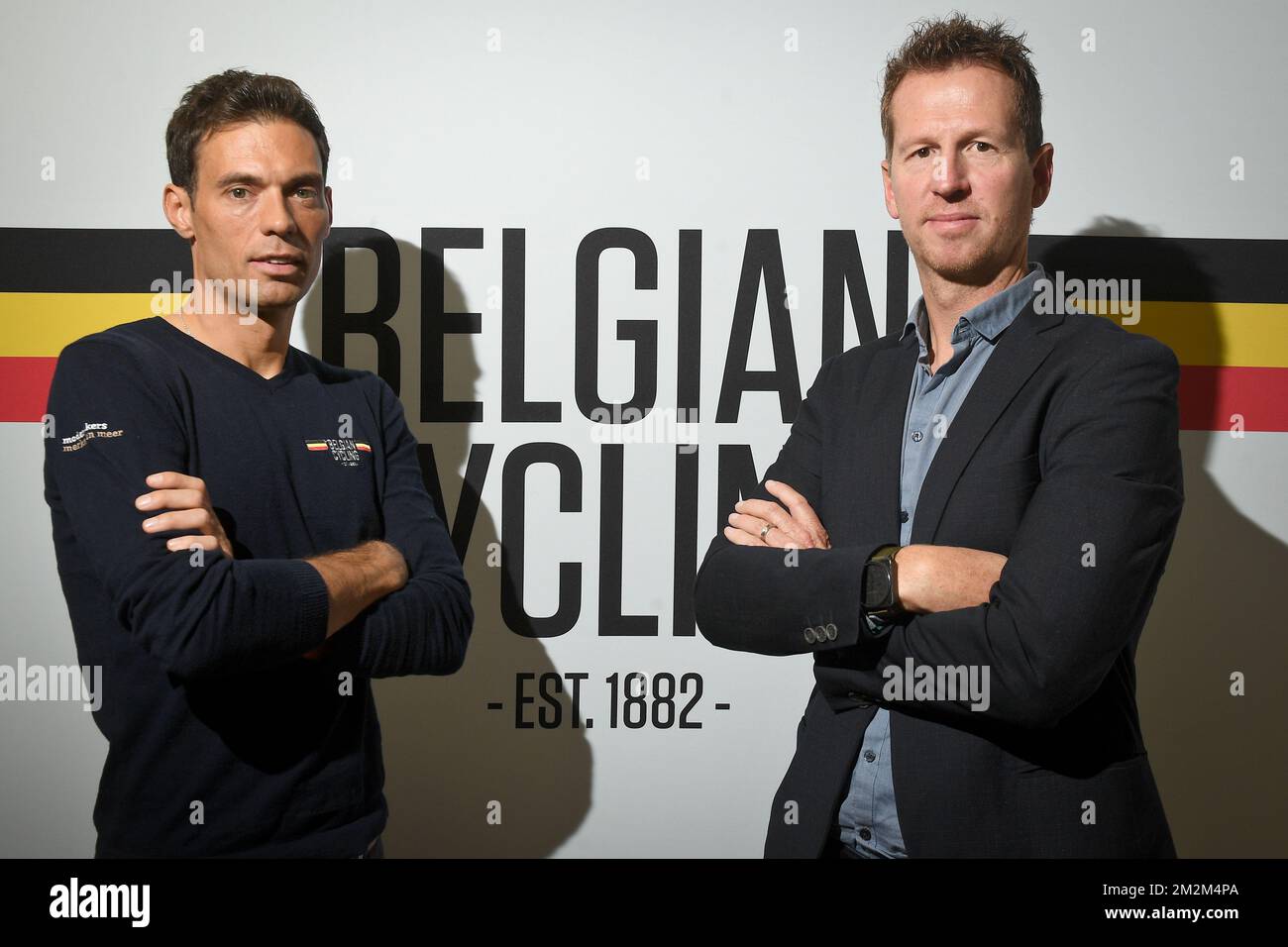 Sven Vanthourenhout et Rik Verbrugge posent pour le photographe lors d'une conférence de presse pour présenter le nouvel entraîneur fédéral belge de cyclisme pour l'élite et U23 hommes, au siège de l'Association Royale de Cyclisme à Bruxelles, le jeudi 08 novembre 2018. BELGA PHOTO DAVID STOCKMAN Banque D'Images