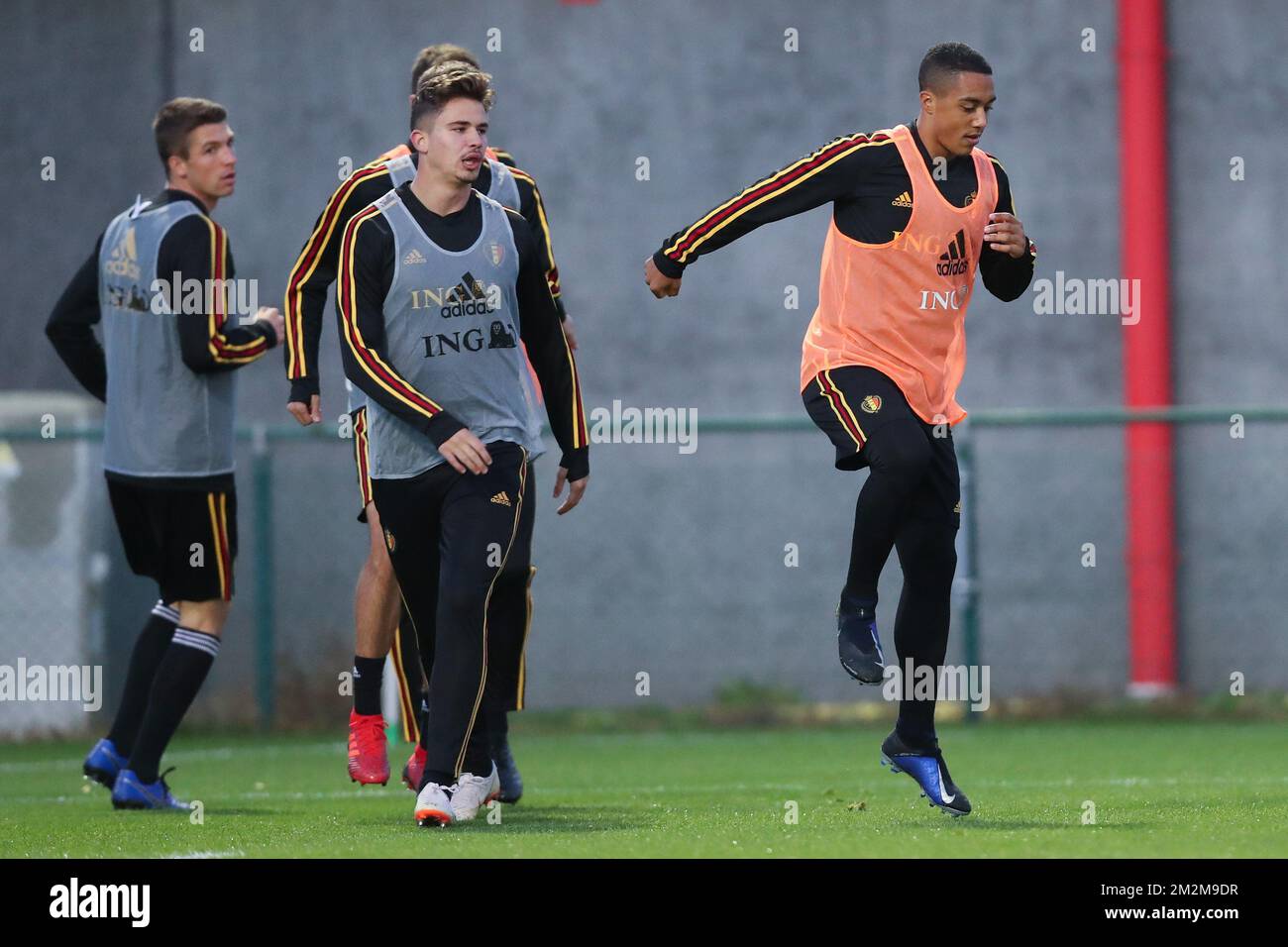 Leander Dendoncker de Belgique et Youri Tielemans de Belgique photographiés lors d'une session de formation de l'équipe nationale belge les Red Devils, à Tubize, le mardi 13 novembre 2018. La Belgique se prépare à deux rencontres de la Ligue des nations, contre l'Islande et la Suisse. BELGA PHOTO BRUNO FAHY Banque D'Images