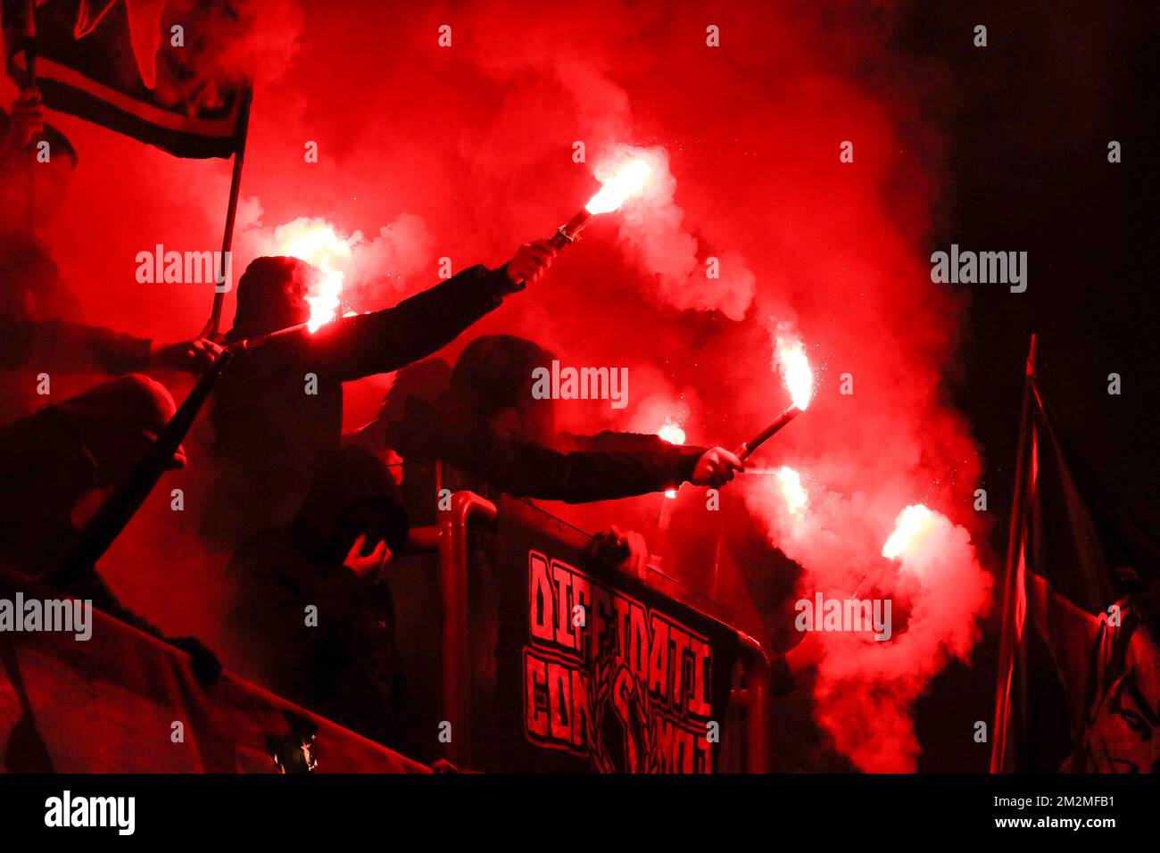 Les supporters de Standard photographiés au début du match de football entre Standard de Liège et KAS Eupen, samedi 24 novembre 2018 à Liège, le 16th jour de la saison belge de championnat de football « Jupiler Pro League » 2018-2019. BELGA PHOTO BRUNO FAHY Banque D'Images