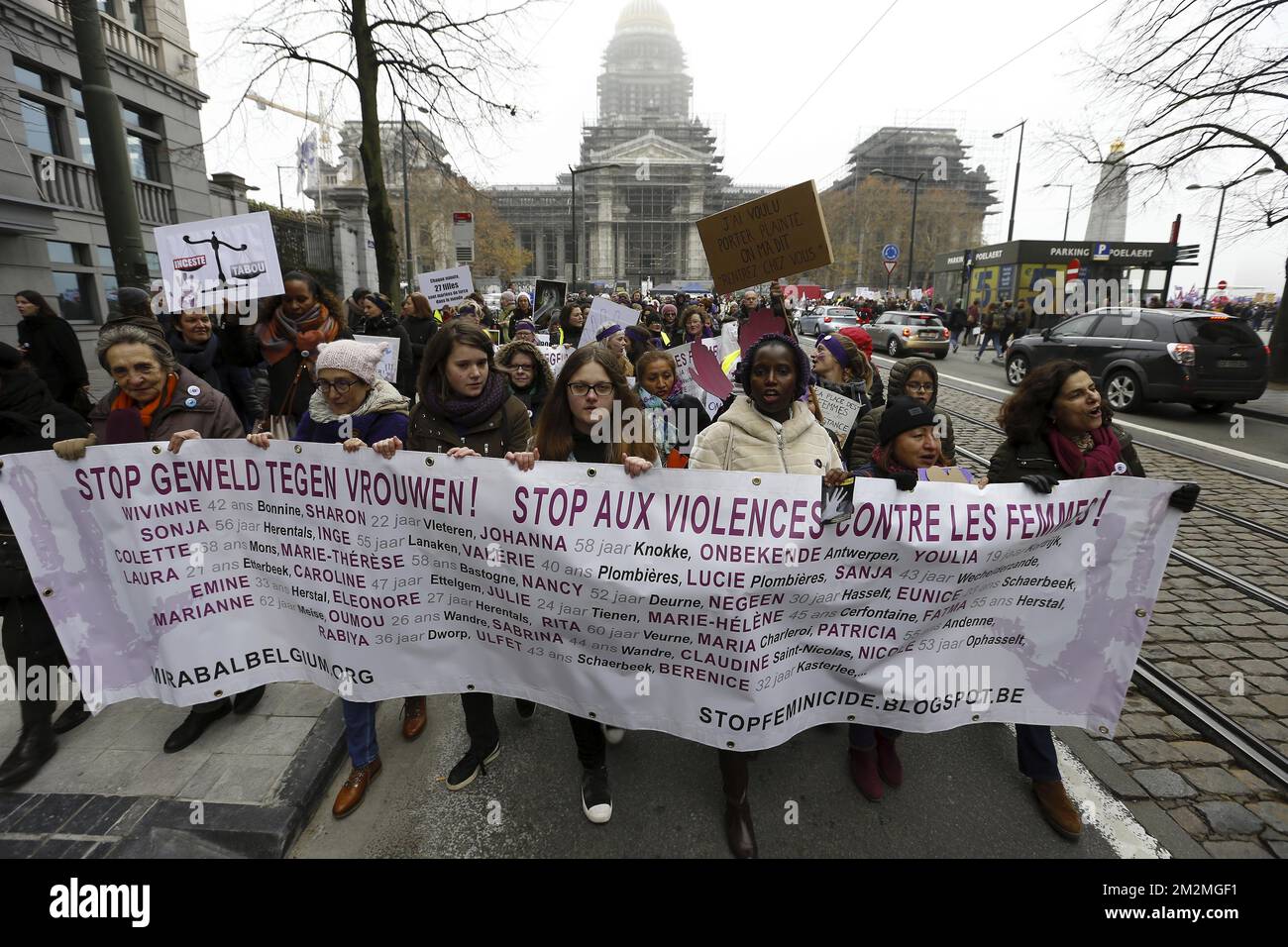 L'illustration montre la manifestation nationale féministe à l'occasion de la Journée internationale pour l'élimination de la violence à l'égard des femmes, dimanche 25 novembre 2018 à Bruxelles. BELGA PHOTO NICOLAS MATERLINCK Banque D'Images