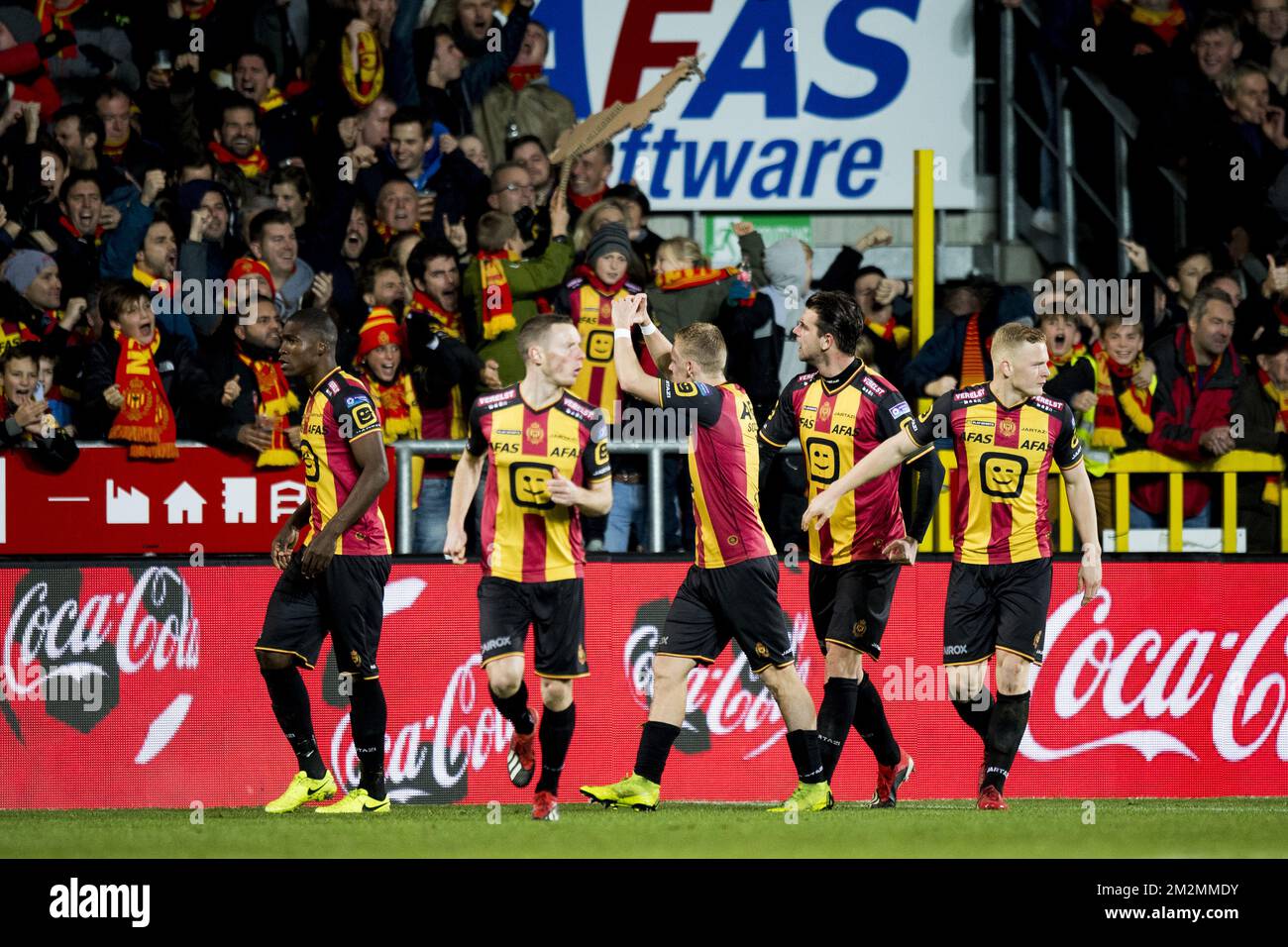 Les joueurs de Mechelen et Nikola Storm de Mechelen fêtent après avoir marqué un match de football entre KV Mechelen et Beerschot-Wilrijk, le vendredi 30 novembre 2018 à Mechelen, le 17th jour de la division Proximus League 1B du championnat belge de football. BELGA PHOTO JASPER JACOBS Banque D'Images