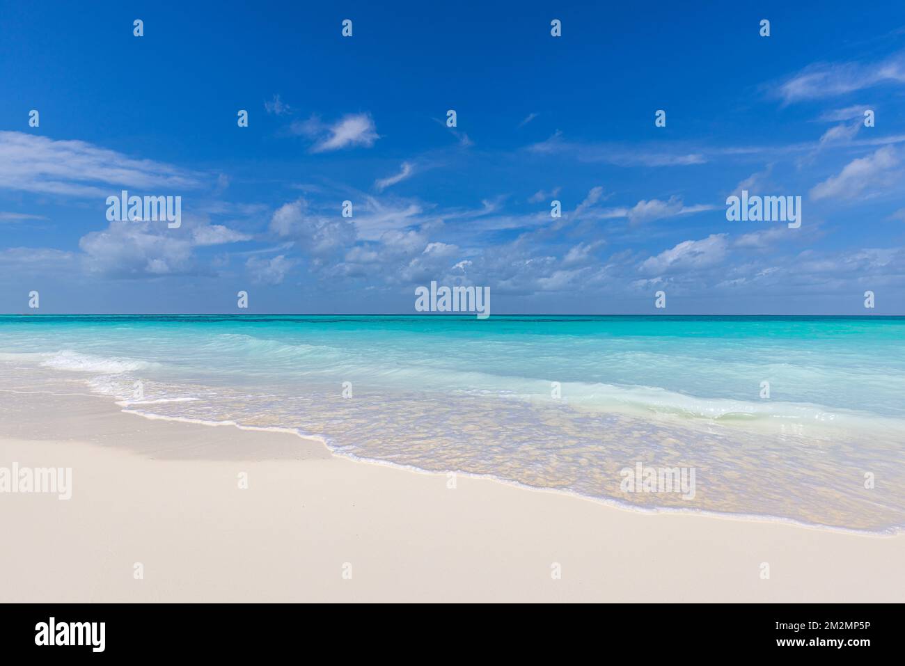 Paradise Island plage. Paysage tropical de paysage d'été, sable blanc, ciel bleu de mer. Voyage de luxe destination de vacances. Paysage de plage exotique Banque D'Images