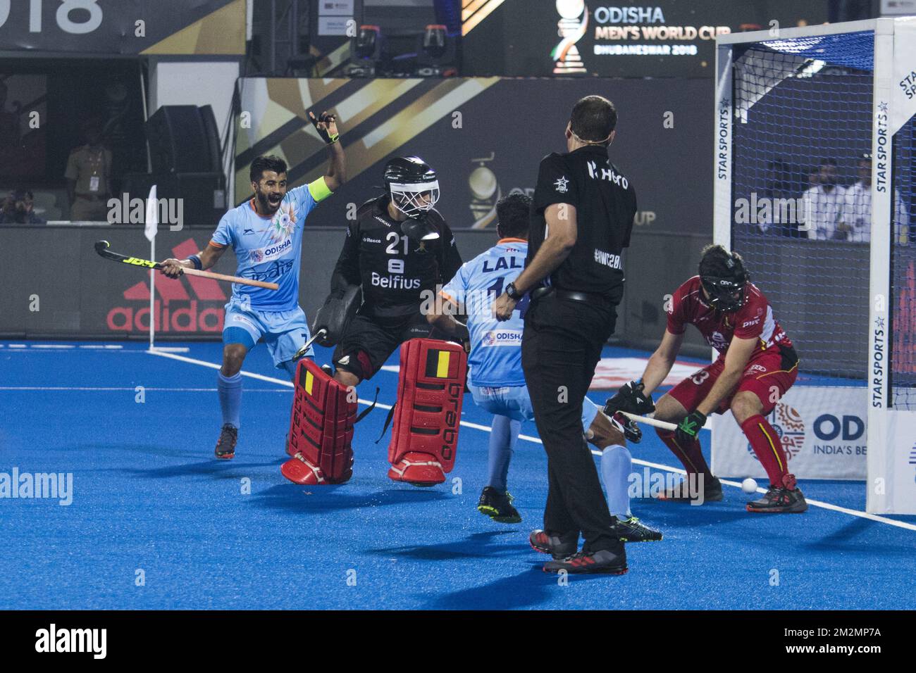 Manpreet Singh (L), gardien de but de Belgique Vincent Vanasch (C) et Arthur de Sloover (R) en Belgique, photographiés avant un coup de pénalité lors d'un match de hockey entre l'équipe nationale belge, les Lions rouges et l'Inde, se disputer 2/3 dans le groupe C au premier tour de la coupe du monde, Dimanche 02 décembre 2018 au stade Kalinga de Bhubaneswar, Inde. BELGA PHOTO DANIEL TECHY Banque D'Images