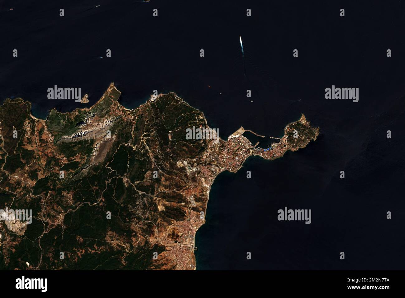 Image satellite haute résolution de Ceuta en Espagne - contient des données modifiées de Copernicus Sentinel (2022) Banque D'Images