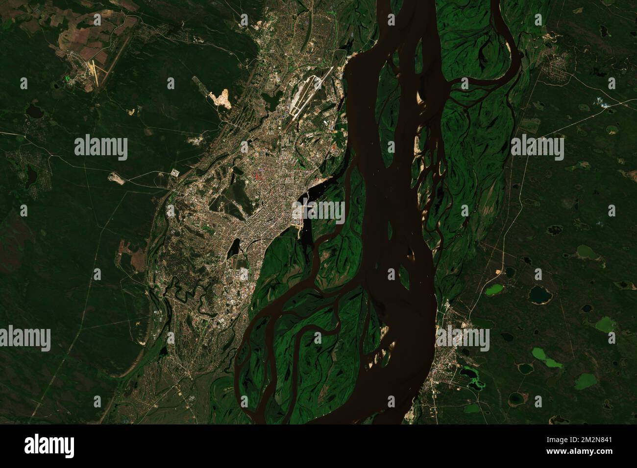 Image satellite haute résolution de la rivière Jakutsk et de la rivière Lena en Russie - contient des données sentinelles Copernic modifiées (2022) Banque D'Images Image satellite haute résolution de la rivière Jakutsk et de la rivière Lena en Russie - contient des données sentinelles Copernic modifiées (2022) Banque D'Images