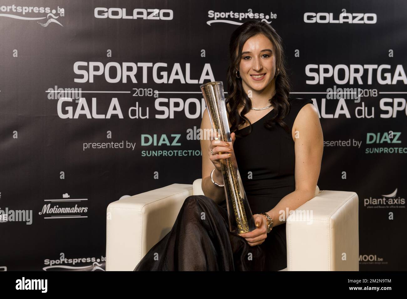 Le gymnaste Nina Derwael célèbre après avoir remporté la soirée de gala pour les femmes et hommes sportifs de l'année 2018, le samedi 22 décembre 2018, à Bruxelles. BELGA PHOTO LAURIE DIEFFEMBACQ-JASPER JACOBS-GREGORY VAN GANSEN-PHILIPPE CROCHET Banque D'Images