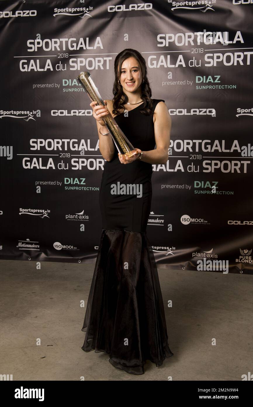 Le gymnaste Nina Derwael célèbre après avoir remporté la soirée de gala pour les femmes et hommes sportifs de l'année 2018, le samedi 22 décembre 2018, à Bruxelles. BELGA PHOTO LAURIE DIEFFEMBACQ-JASPER JACOBS-GREGORY VAN GANSEN-PHILIPPE CROCHET Banque D'Images