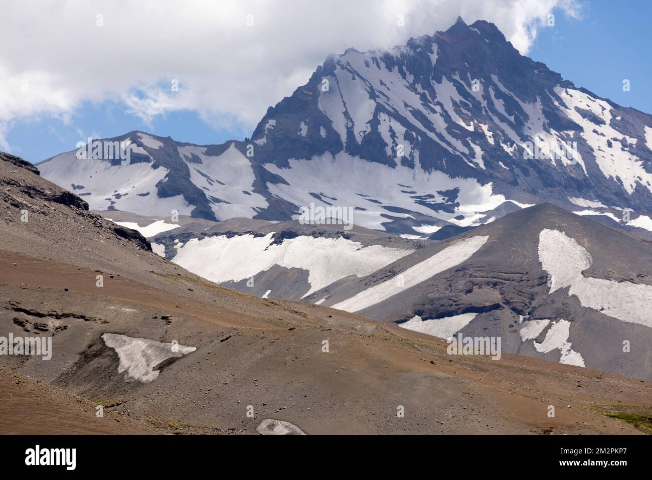 Volcan Planchón-Peteroa à Paso Vergara - traverser la frontière du Chili à l'Argentine tout en voyageant en Amérique du Sud Banque D'Images
