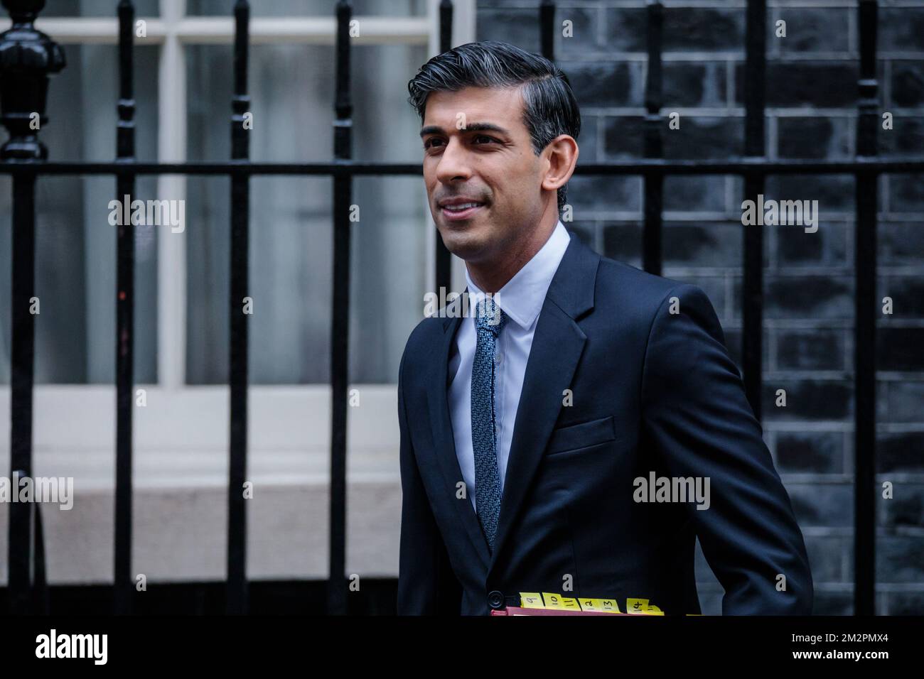 Downing Street, Londres, Royaume-Uni. 14th décembre 2022. Le premier ministre britannique, Rishi Sunak, quitte la rue 10 Downing pour assister à la séance de questions du premier ministre (QGP) à la Chambre des communes. Photo par Amanda Rose/Alamy Live News Banque D'Images