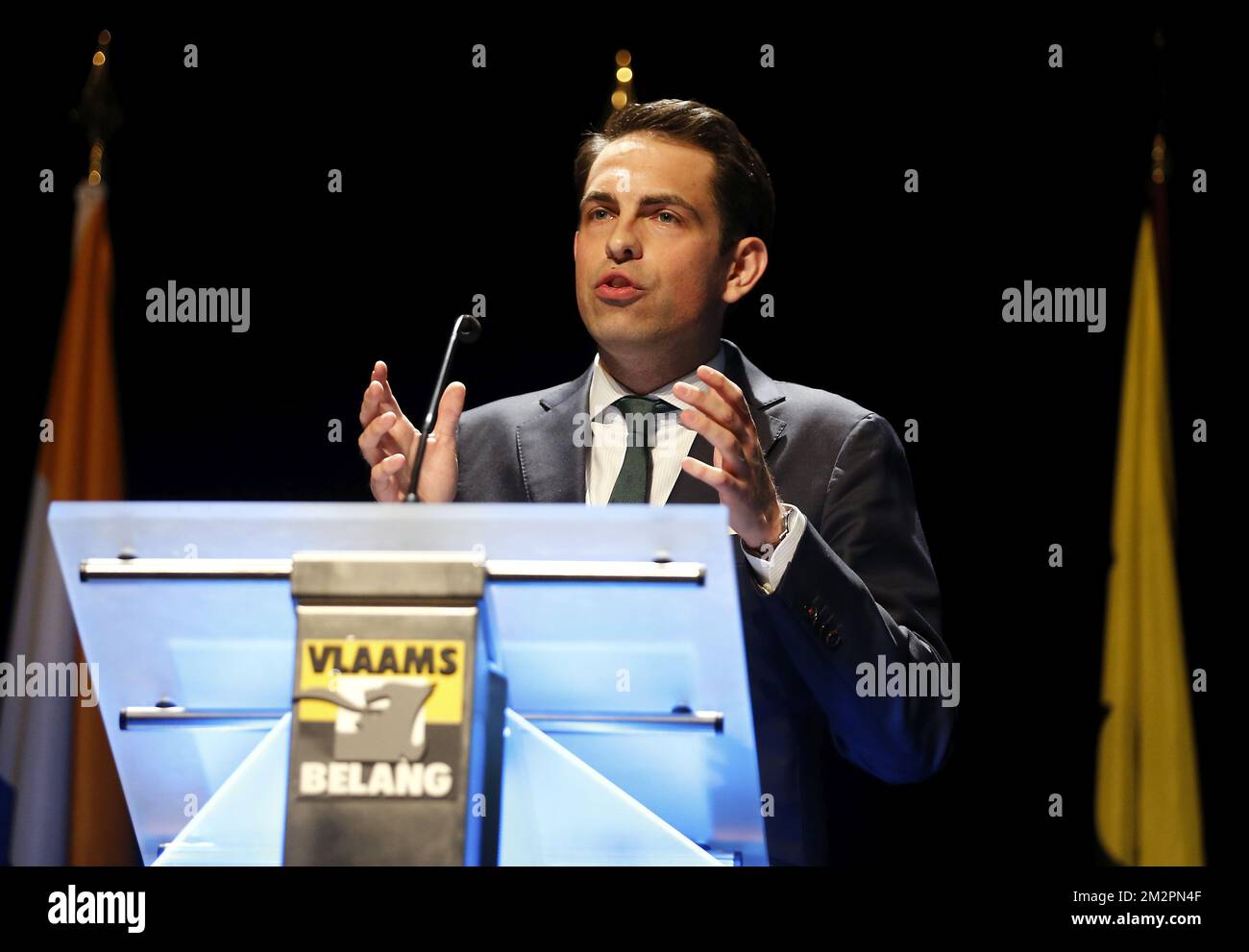 Tom Van Grieken, président de Vlaams Belang, prononce un discours devant un parti congres du parti d'extrême-droite flamand Vlaams-Belang, à Asse, le samedi 16 février 2019. BELGA PHOTO NICOLAS MATERLINCK Banque D'Images