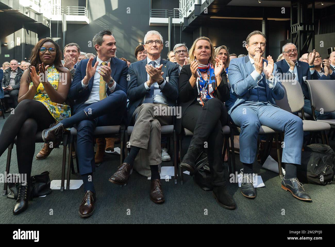 Assita Kanko, Lorin Parys, ministre flamand Geert Bourgeois, ministre flamand du logement, de la pauvreté, de la politique intérieure, de l'intégration, Egalité des chances et économie sociale Liesbeth Homans et président de N-va Bart de Wever photographié pendant le deuxième 'V-Day' du parti nationaliste conservateur flamand N-va présenter leurs priorités en matière d'énergie et d'écologie pour les prochaines élections, à Gand, samedi 23 février 2019. Le 26 mai prochain, la Belgique votera pour les parlements européen, fédéral et régional. BELGA PHOTO JAMES ARTHUR GEKIERE Banque D'Images