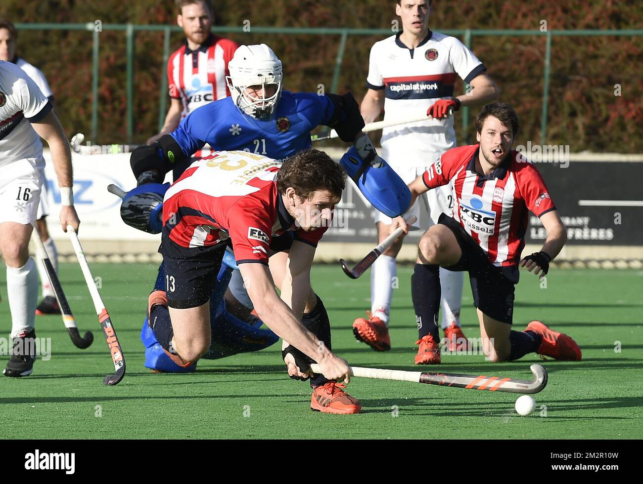 Tom Degroote de Leopold marque un but lors d'un match de hockey entre le Royal Leopold Club et les KHC Dragons, le 10 jour de la compétition de hockey belge « Audi League », dimanche 24 février 2019 à Uccle - Ukkel, Bruxelles. BELGA PHOTO JOHN THYS Banque D'Images