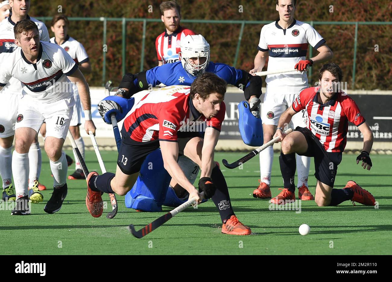 Tom Degroote de Leopold marque un but lors d'un match de hockey entre le Royal Leopold Club et les KHC Dragons, le 10 jour de la compétition de hockey belge « Audi League », dimanche 24 février 2019 à Uccle - Ukkel, Bruxelles. BELGA PHOTO JOHN THYS Banque D'Images