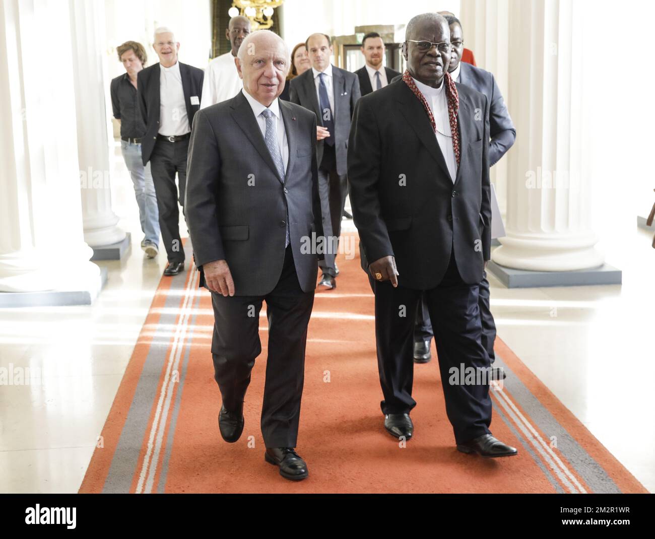 Le président du Sénat, Jacques Brotchi, et le cardinal congolais, Laurent Monsengwo, en photo, avant une réunion au sénat au Parlement fédéral à Bruxelles, le lundi 25 février 2019. BELGA PHOTO THIERRY ROGE Banque D'Images