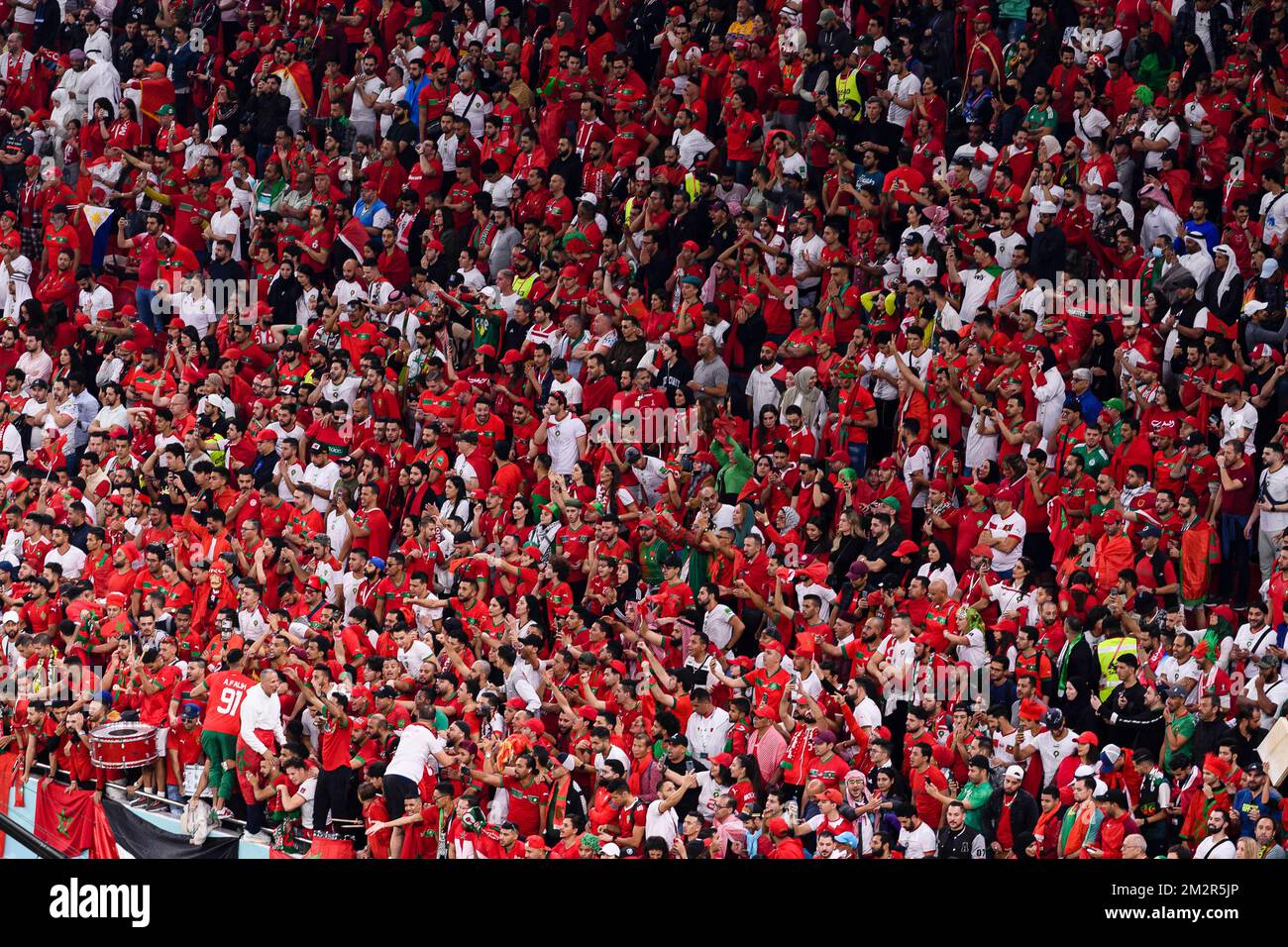 Doha, Qatar. 10th décembre 2022. Al Thumama Stadium Morocco fans pendant le match entre le Maroc et le Portugal, valable pour la coupe du monde quarterfinales, tenue au stade Al Thumama à Doha, Qatar. (Marcio Machado/SPP) crédit: SPP Sport presse photo. /Alamy Live News Banque D'Images