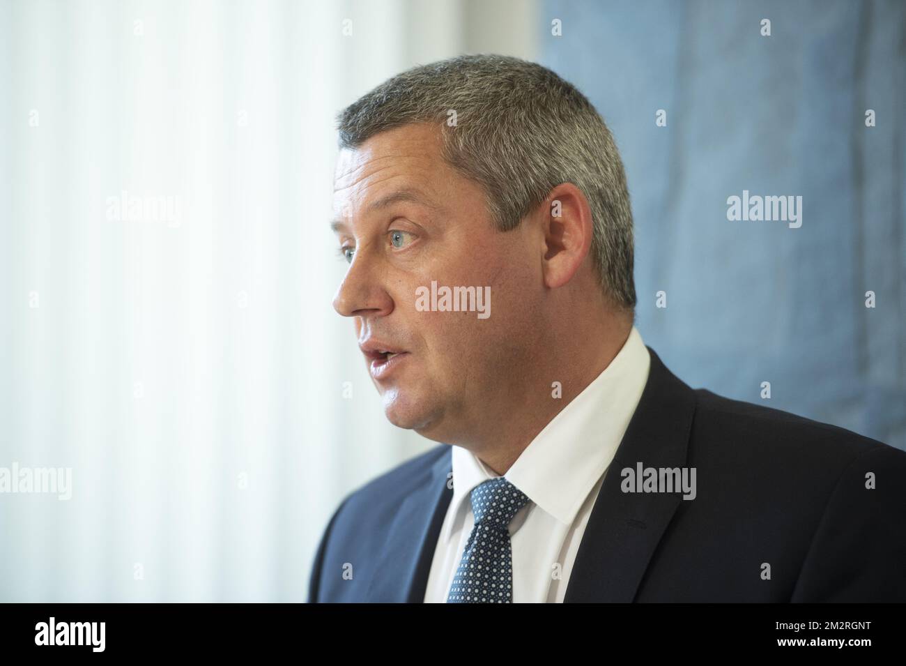 Dimitri Fourny, maire de Neufchateau, photographié lors d'une conférence de presse concernant une possible fraude électorale lors des élections locales d'octobre à Neufchateau, le jeudi 21 mars 2019. L'affaire implique 18 votes par procuration de personnes vivant dans des maisons de retraite, qui ont été utilisés pour voter pour la liste d'Agir ensemble du maire Fourny. 21 personnes ont été arrêtées. Dimitri Fourny a annoncé qu'il était condamné dans cette affaire. BELGA PHOTO ANTHONY DEHEZ Banque D'Images