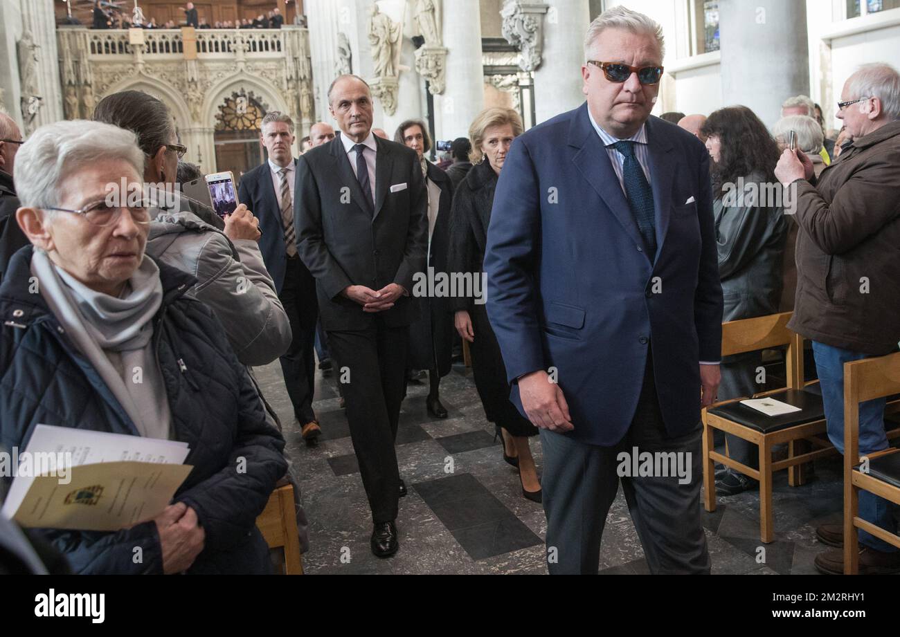 Le Prince Laurent, la princesse Astrid et le prince Lorenz de Belgique et l'archevêque Jozef de Kesel photographiés lors de la cérémonie funéraire du cardinal Danneels, au Sint-Romboutskathedraal (cathédrale Saint-Rombaut) à Malines, le vendredi 22 mars 2019. Le cardinal Danneels meurt sur 14 mars à l'âge de 85 ans. BELGA PHOTO POOL BENOIT DOPPAGNE Banque D'Images