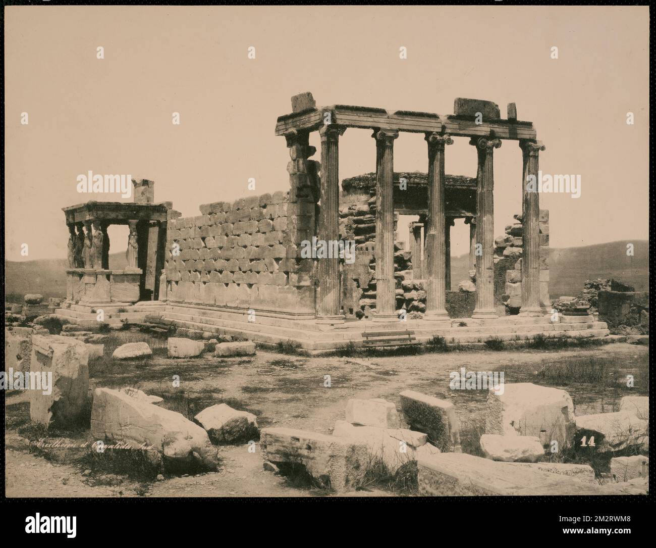Erechtheion et Caryatides, sud , temples grecs, sites archéologiques, Erechtheum Athènes, Grèce. Collection Nicholas Catsimpolas Banque D'Images