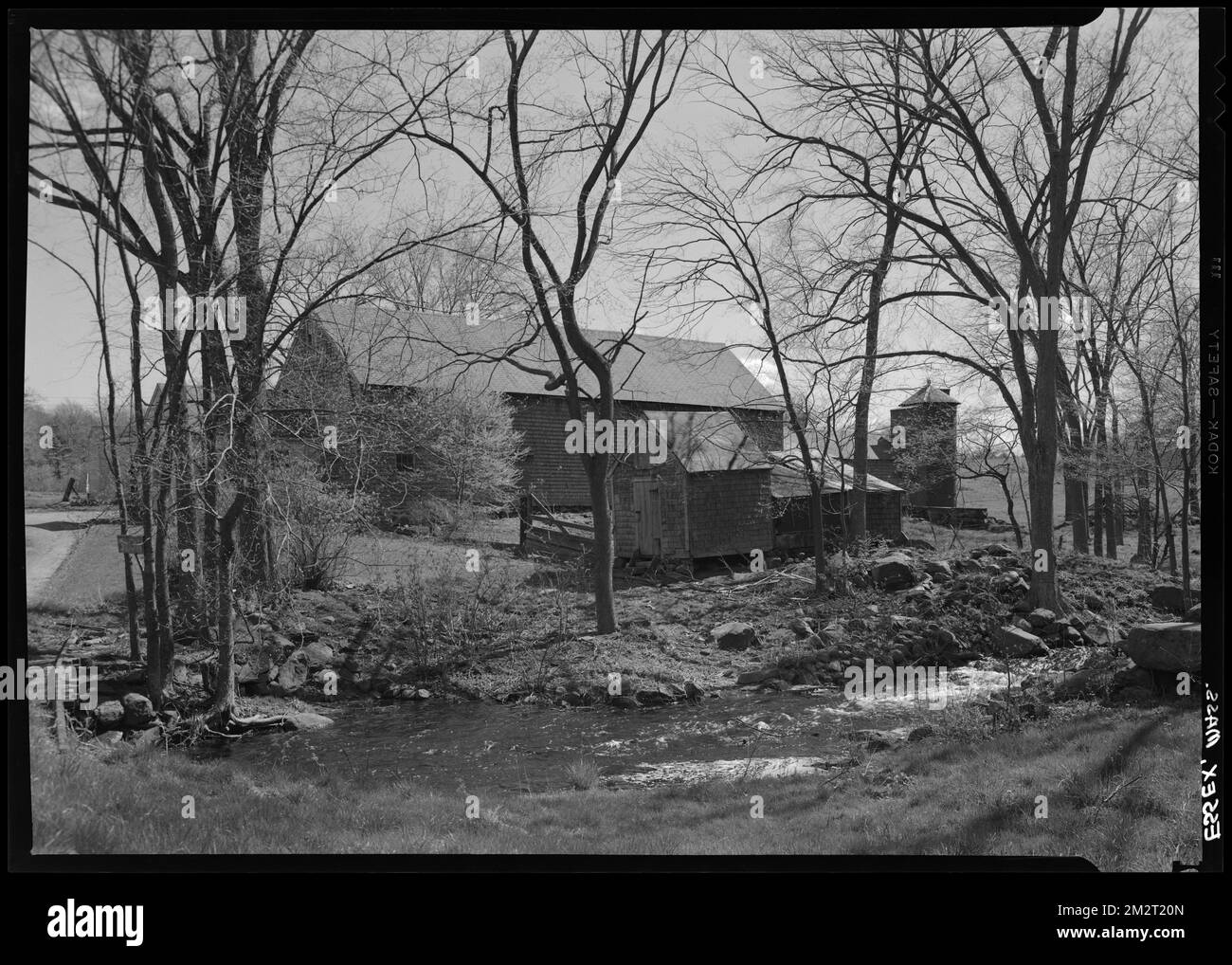 Essex, extérieur de la maison, ruisseaux, fermes, arbres. Collection de négatifs photographiques Samuel Chamberlain Banque D'Images