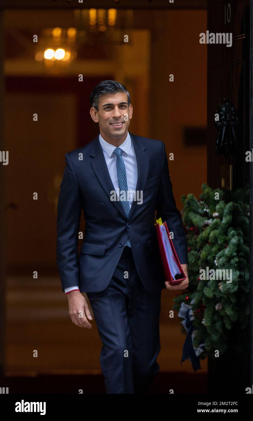 Londres, Angleterre, Royaume-Uni. 14th décembre 2022. Le Premier ministre britannique RISHI SUNAK quitte le 10 Downing Street avant la session des questions des premiers ministres à la Chambre des communes. (Image de crédit : © Tayfun Salci/ZUMA Press Wire) Banque D'Images