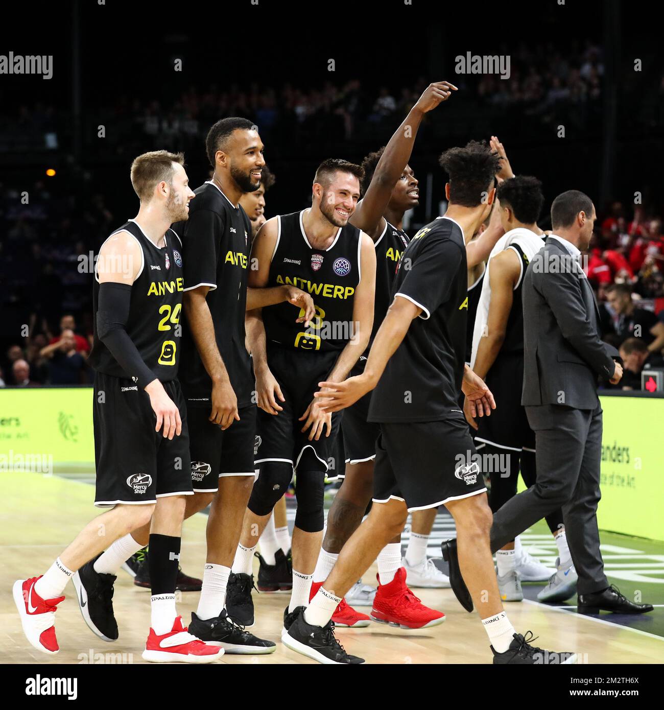 Les joueurs d'Anvers célèbrent lors d'un match de basket-ball entre Anvers Giants et l'équipe allemande Brose Bamberg, le match pour la troisième place de la 'finale quatre' de la Ligue des champions hommes de basket-ball, dimanche 05 mai 2019 à Anvers. BELGA PHOTO DAVID PINTENS Banque D'Images