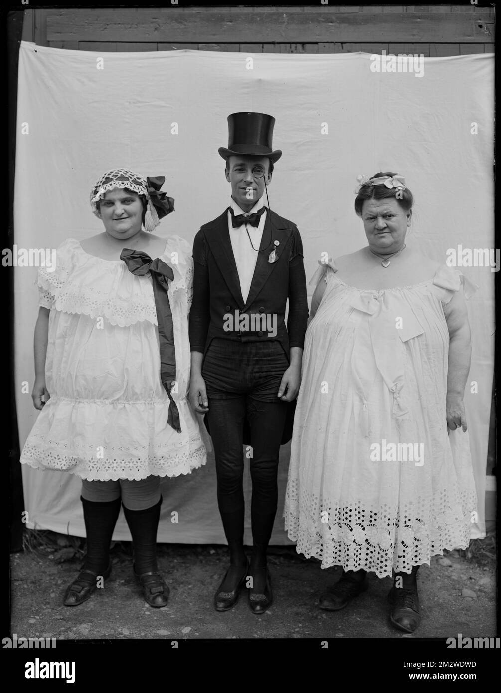 FAT dames avec l'homme mince,. Collection Leon Abdalian Banque D'Images