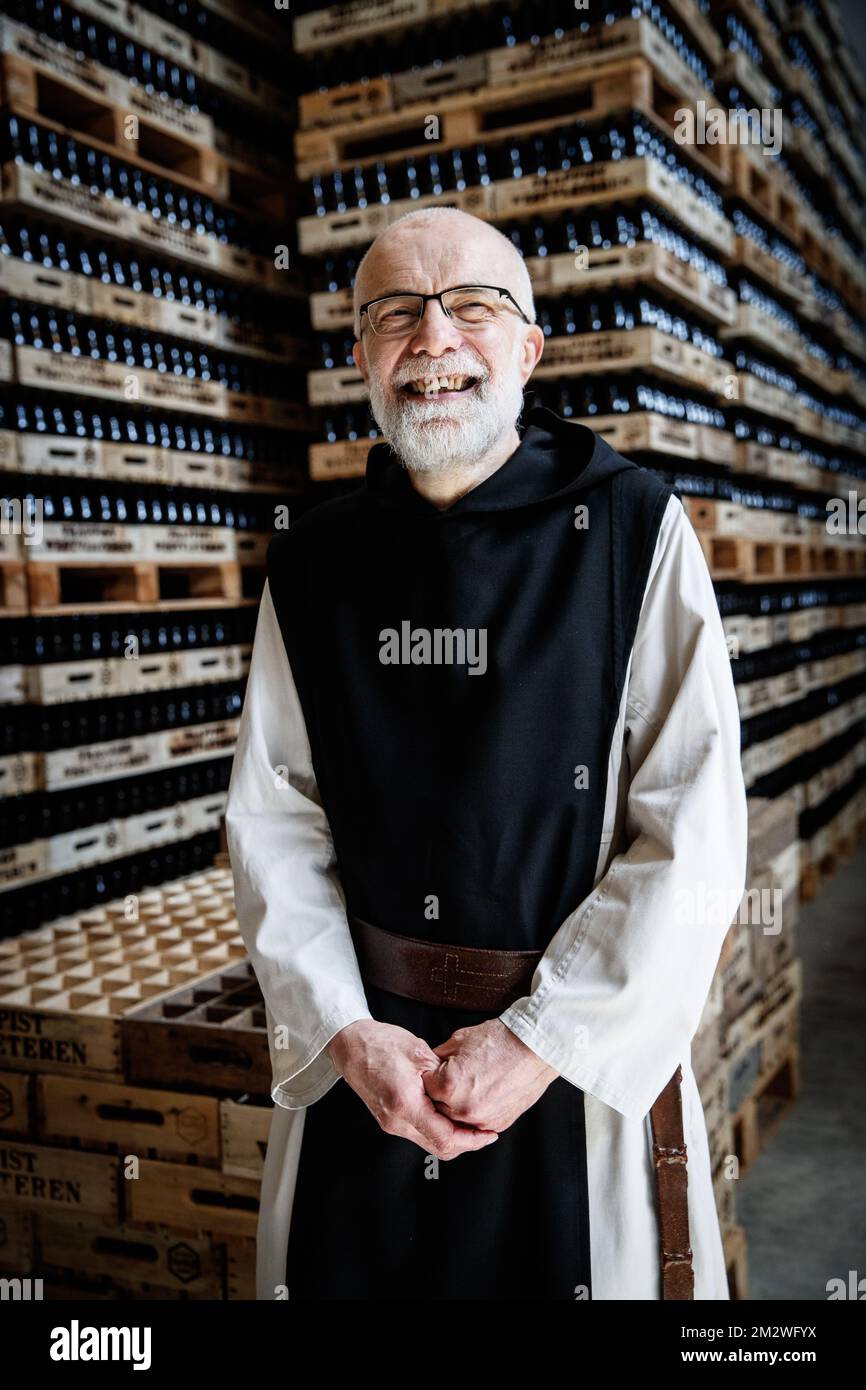 Le père Abbé Manu Van Hecke photographié lors d'une visite au Sint-Sixtusabdij (Abbaye Saint-Sixte - Abbaye Saint-Sixte), la brasserie trappiste Westvleteren, le vendredi 14 juin 2019 à Westvleteren. BELGA PHOTO KURT DESPLENTER Banque D'Images