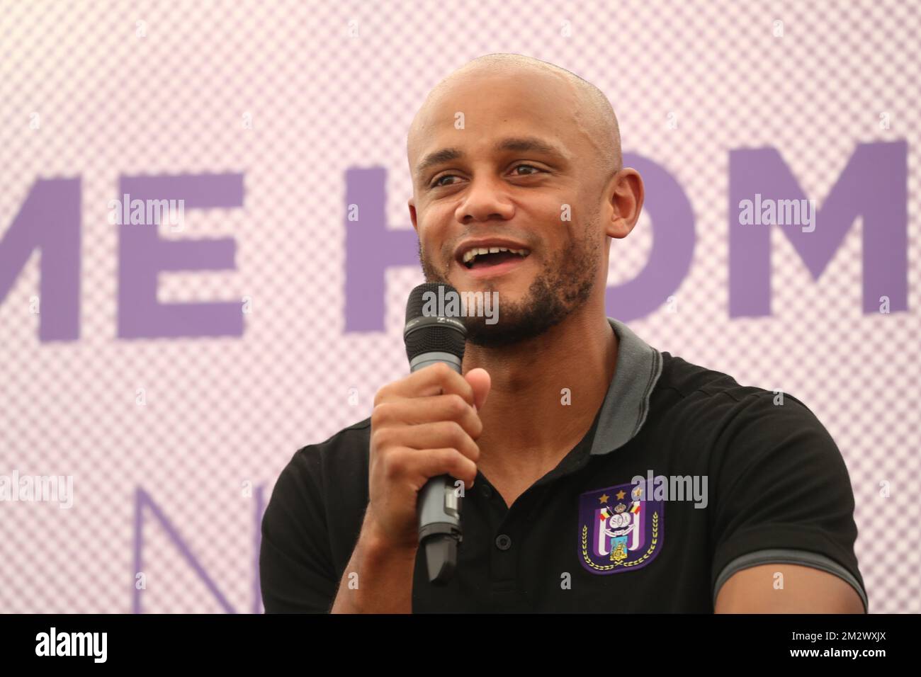 Vincent Kompany, nouveau joueur/directeur d'Anderlecht, photographié lors d'une conférence de presse de l'équipe de la Jupiler Pro League, RSC Anderlecht, pour présenter son nouveau joueur/directeur, mardi 25 juin 2019 à Bruxelles. BELGA PHOTO VIRGINIE LEFOUR Banque D'Images