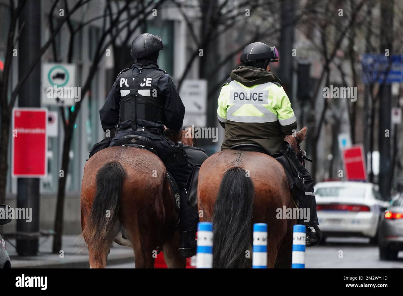 Policiers à cheval. Banque D'Images