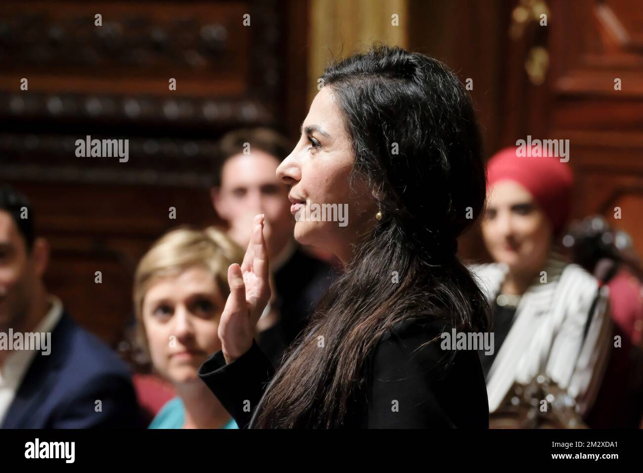 Le sénateur de PTB, Ayse Yigit, a photographié lors de la cérémonie de serment des sénateurs cooptés, au Sénat après les élections fédérales du 26 mai, vendredi 12 juillet 2019, à Bruxelles. BELGA PHOTO NICOLAS MATERLINCK Banque D'Images