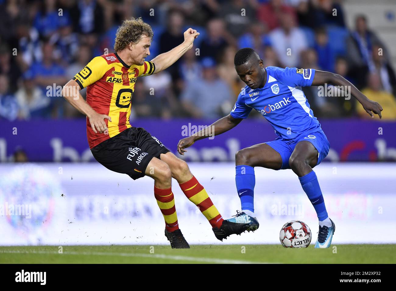 Tim Mattys de Mechelen et Mbwana Samata, allié de Genk, se battent pour le ballon lors d'un match de football entre KRC Genk et KV Mechelen, le match supercup entre le champion respectif de la Jupiler Pro League et le vainqueur de la coupe belge, le samedi 20 juillet 2019, à Genk. BELGA PHOTO JOHAN EYCKENS Banque D'Images