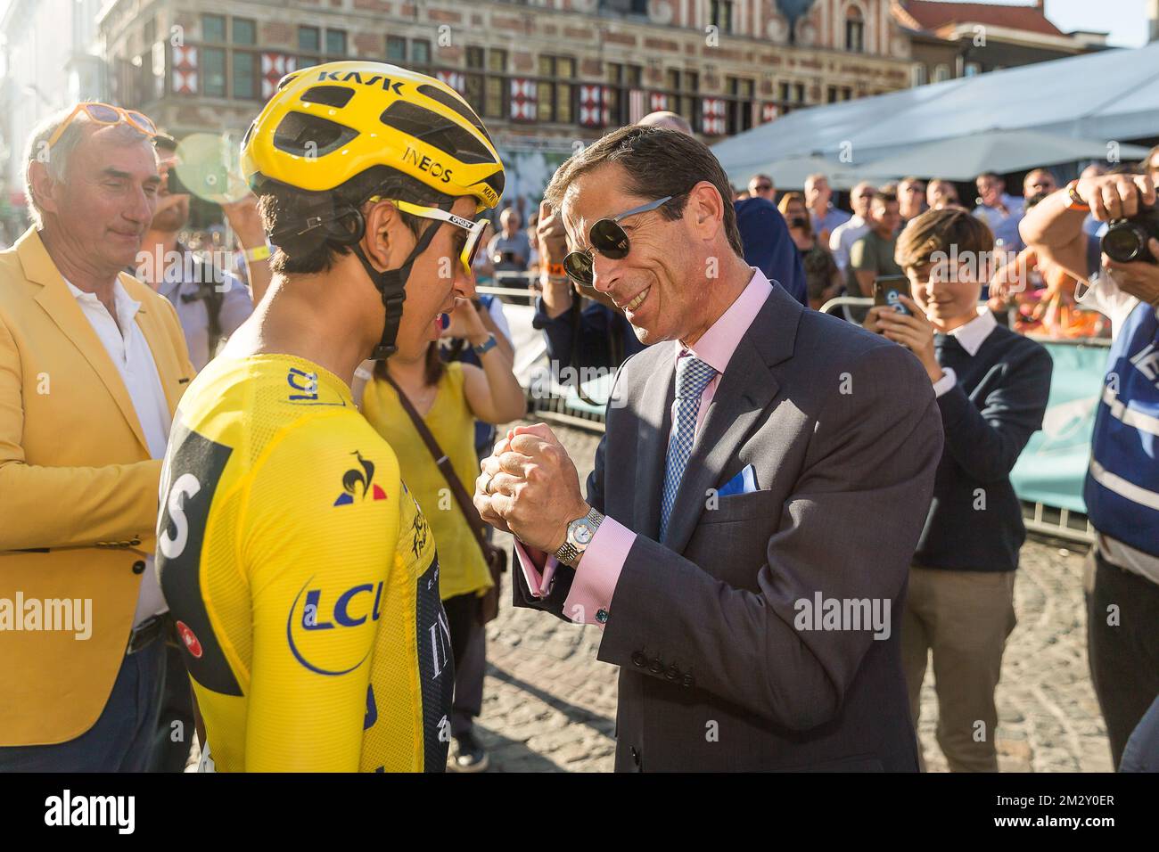 Colombien Egan Bernal de Team Ineos et Ambassadeur de Colombie José Rodrigo Rivera Salazar photographié lors de la course cycliste 'Naturcritérium Aalst', lundi 29 juillet 2019 à Aalst. Le concours fait partie des 'critérios' traditionnels, courses locales dans lesquelles se disputent principalement les cyclistes qui ont roulé sur le Tour de France. BELGA PHOTO JAMES ARTHUR GEKIERE Banque D'Images