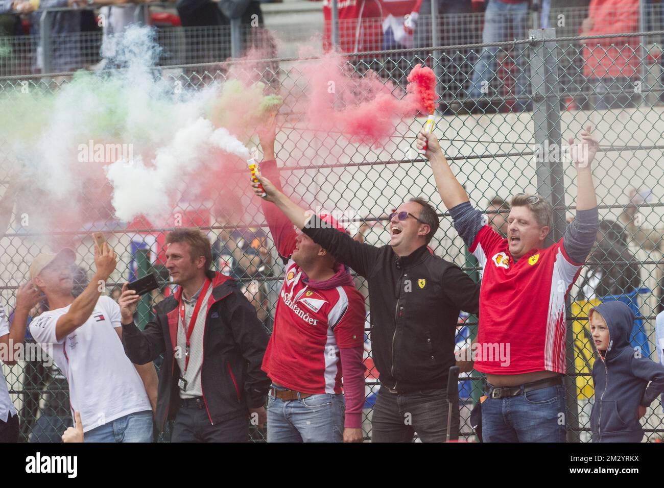 Ferrari Supporters L'illustration montre les supporters de Ferrari après la course du ...
