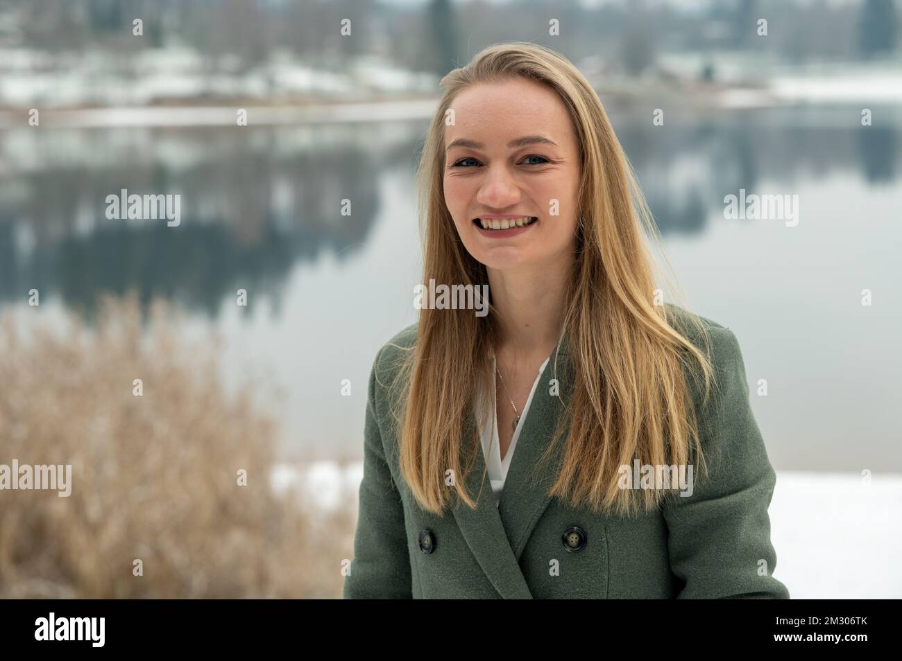 Losheim am See, Allemagne. 14th décembre 2022. Emily Vontz (SPD) part au réservoir de Losheim. L'homme de 22 ans de la Sarre monte pour Maas (SPD) au Bundestag et est le plus jeune membre. Credit: Harald Tittel/dpa/Alay Live News Banque D'Images