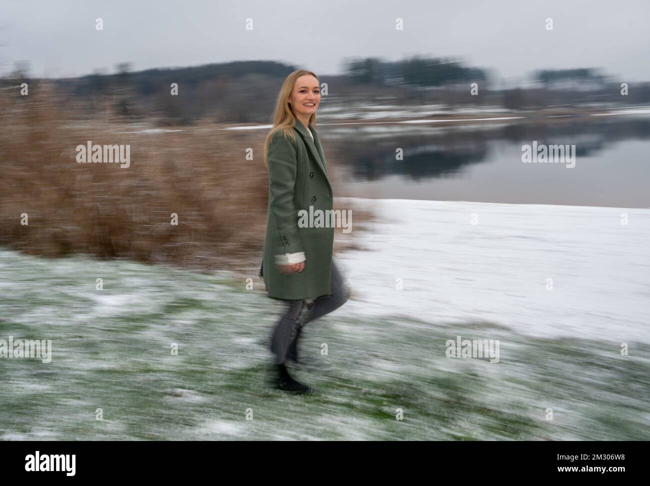 Losheim am See, Allemagne. 14th décembre 2022. Emily Vontz (SPD) part au réservoir de Losheim. L'homme de 22 ans de la Sarre monte pour Maas (SPD) au Bundestag et est le plus jeune membre. Credit: Harald Tittel/dpa/Alay Live News Banque D'Images