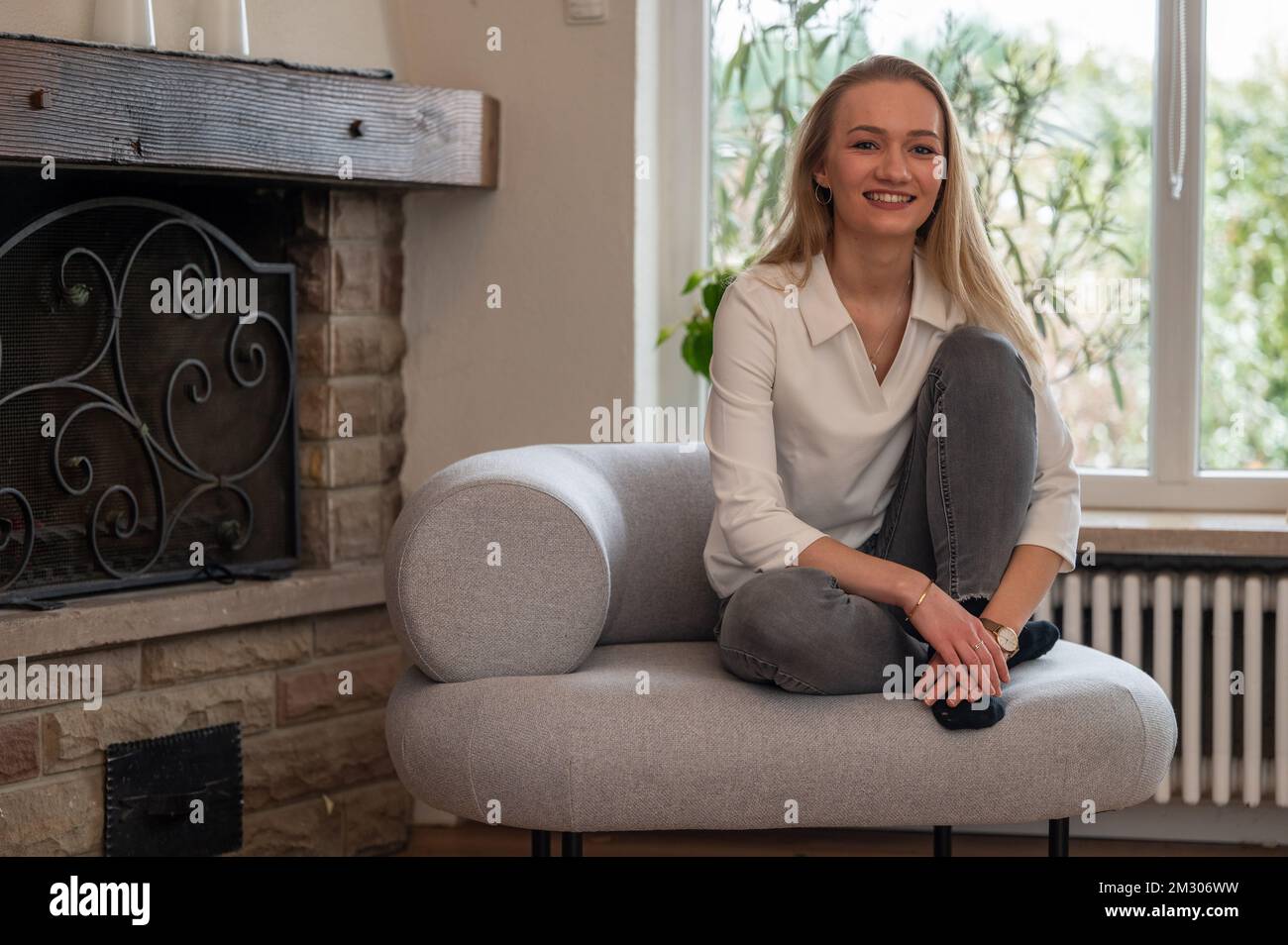 Losheim am See, Allemagne. 14th décembre 2022. Emily Vontz (SPD) sourit à la maison de ses parents. L'homme de 22 ans de la Sarre succède à Maas (SPD) au Bundestag et est le plus jeune membre. Credit: Harald Tittel/dpa/Alay Live News Banque D'Images