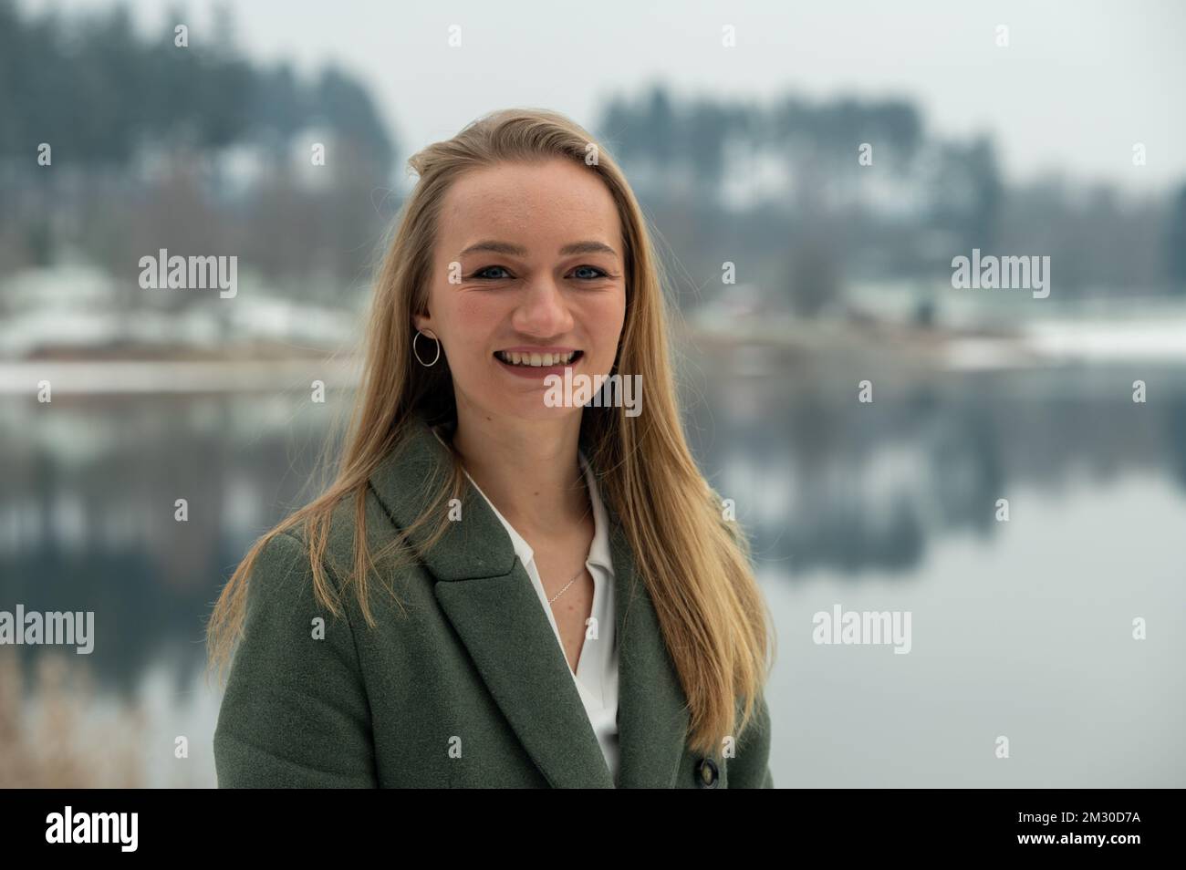 Losheim am See, Allemagne. 14th décembre 2022. Emily Vontz (SPD) part au réservoir de Losheim. L'homme de 22 ans de la Sarre monte pour Maas (SPD) au Bundestag et est le plus jeune membre. Credit: Harald Tittel/dpa/Alay Live News Banque D'Images